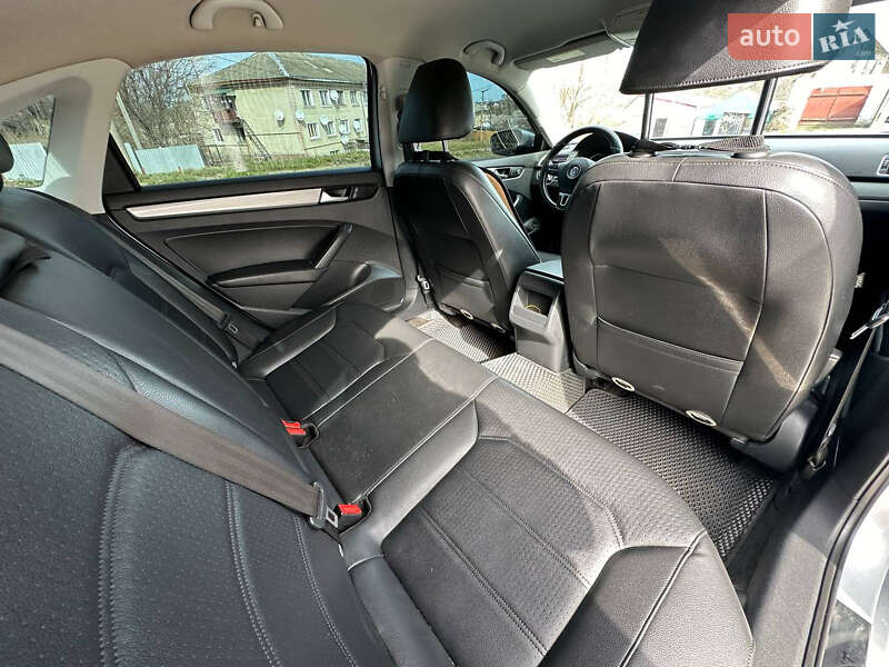Седан Volkswagen Passat 2015 в Ржищеві