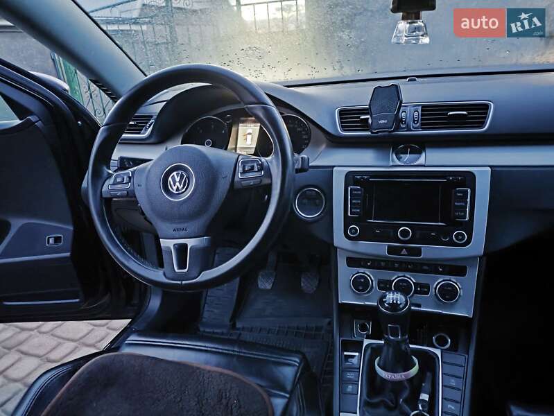 Универсал Volkswagen Passat 2012 в Подволочиске