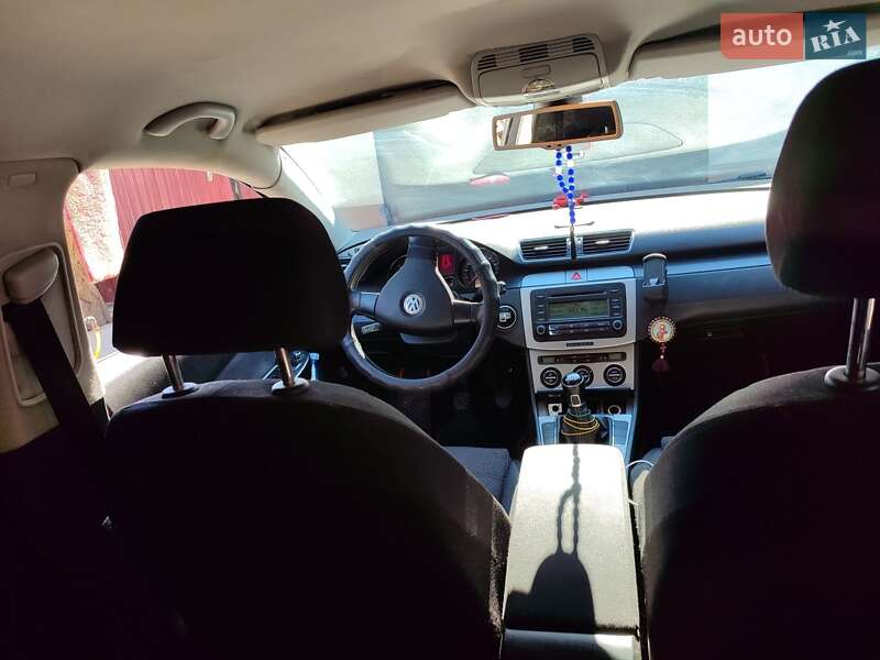 Седан Volkswagen Passat 2005 в Знаменке