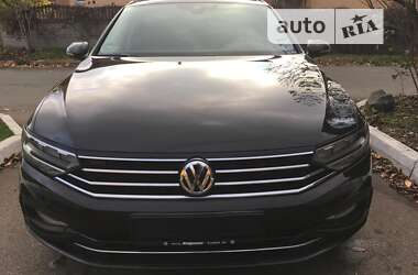 Универсал Volkswagen Passat 2020 в Киеве