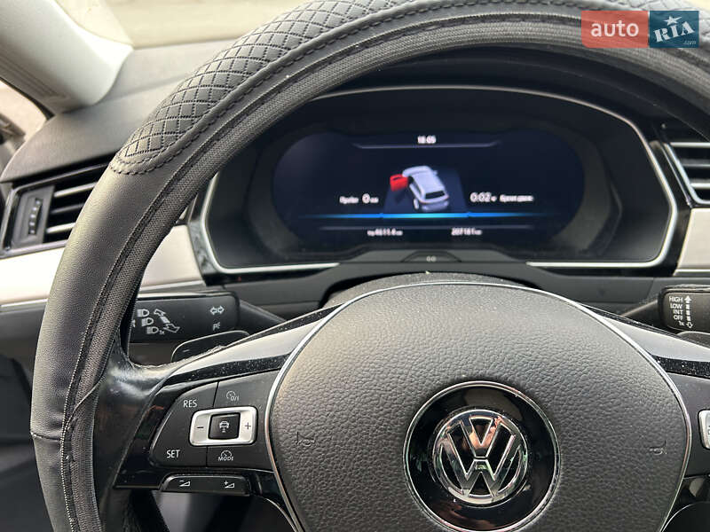 Универсал Volkswagen Passat 2015 в Киеве