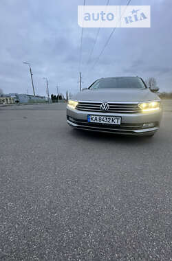 Универсал Volkswagen Passat 2017 в Киеве