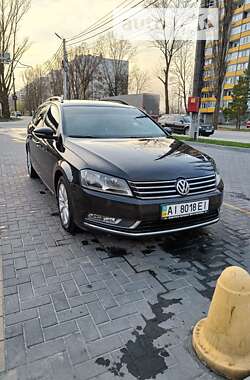 Универсал Volkswagen Passat 2011 в Вышгороде
