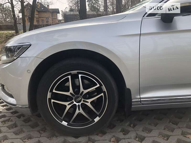 Седан Volkswagen Passat 2015 в Буче