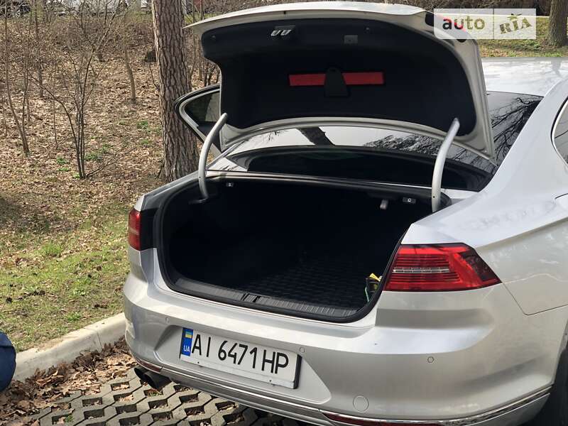 Седан Volkswagen Passat 2015 в Буче