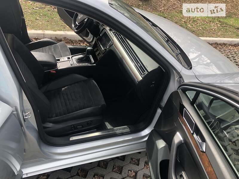 Седан Volkswagen Passat 2015 в Буче