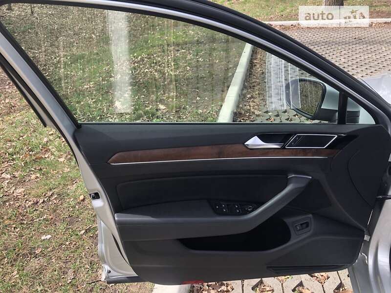 Седан Volkswagen Passat 2015 в Буче