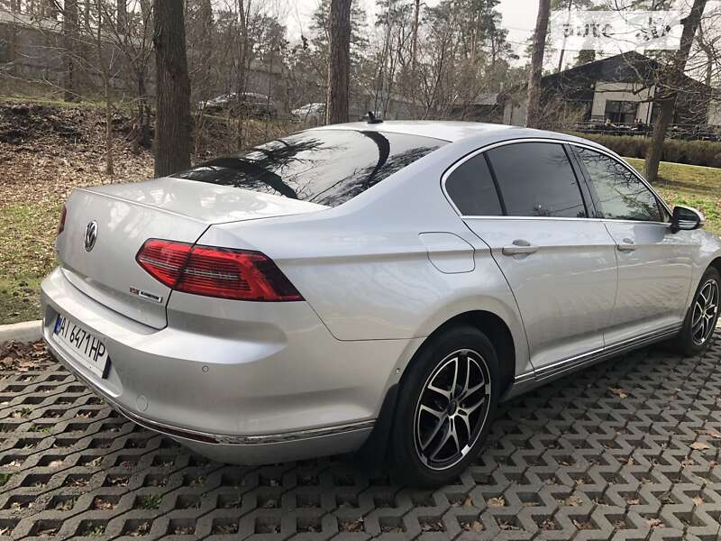 Седан Volkswagen Passat 2015 в Буче