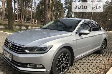 Седан Volkswagen Passat 2015 в Буче
