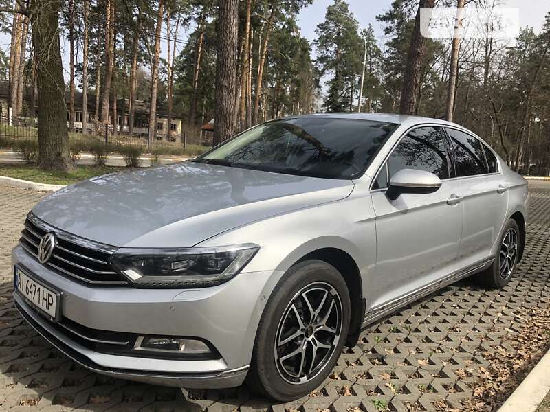 Седан Volkswagen Passat 2015 в Буче