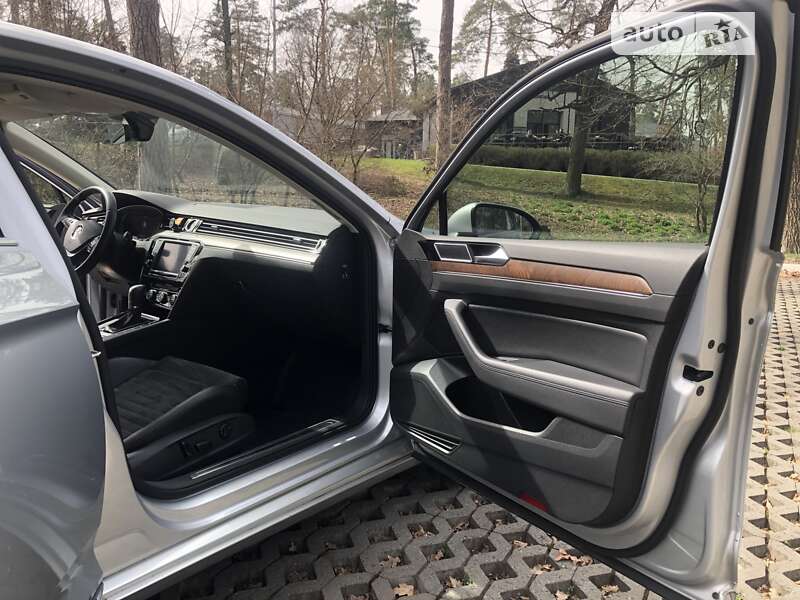 Седан Volkswagen Passat 2015 в Буче