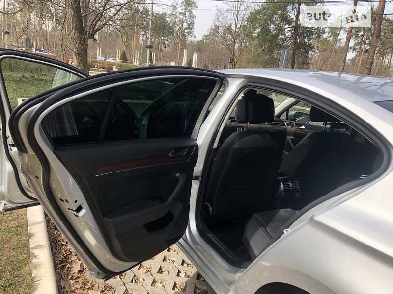 Седан Volkswagen Passat 2015 в Буче