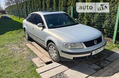 Седан Volkswagen Passat 1998 в Володимир-Волинському