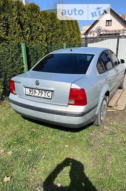 Седан Volkswagen Passat 1998 в Володимир-Волинському