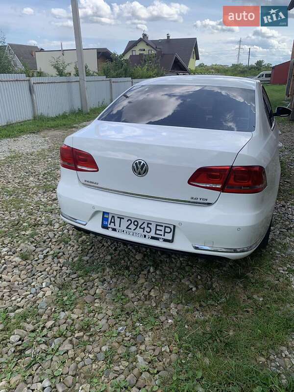 Седан Volkswagen Passat 2012 в Ивано-Франковске