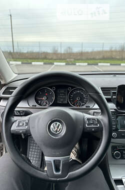 Универсал Volkswagen Passat 2012 в Ровно