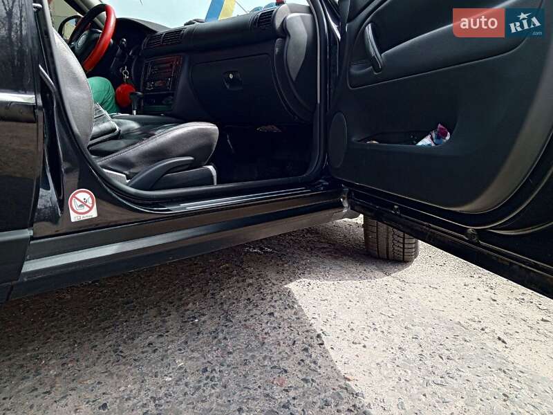 Универсал Volkswagen Passat 2004 в Одессе