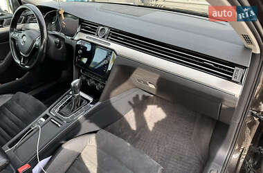 Седан Volkswagen Passat 2015 в Львове
