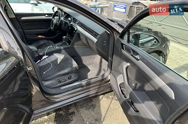Седан Volkswagen Passat 2015 в Львове