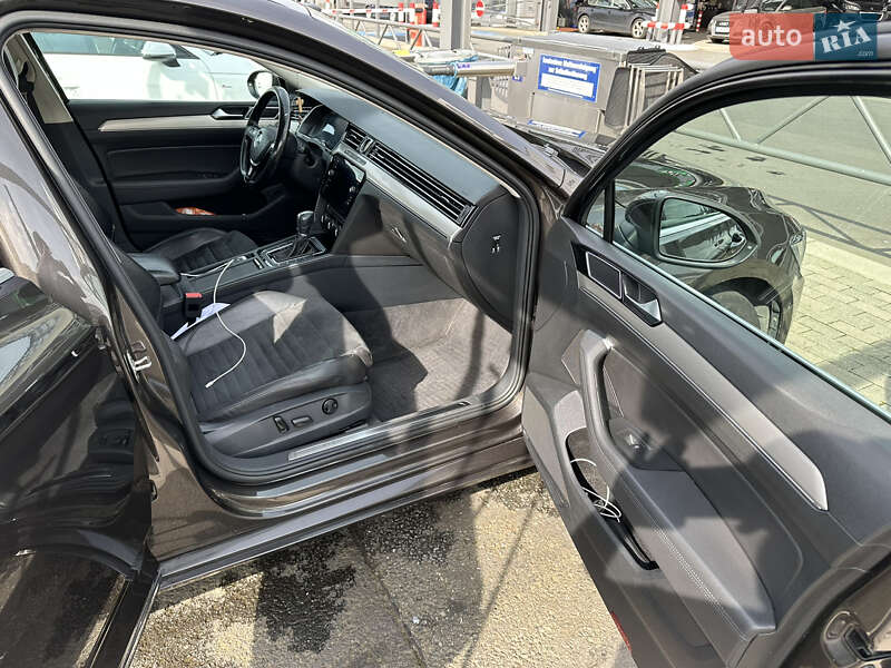 Седан Volkswagen Passat 2015 в Львове