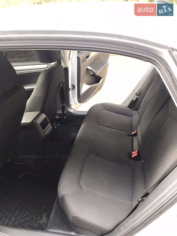 Седан Volkswagen Passat 2011 в Любаре