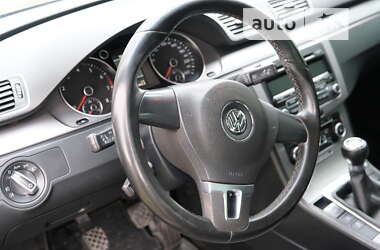 Седан Volkswagen Passat 2011 в Староконстантинове