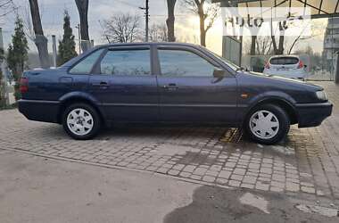 Седан Volkswagen Passat 1994 в Львові
