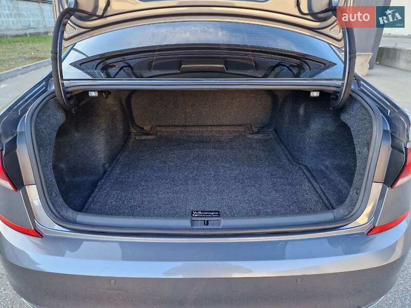 Седан Volkswagen Passat 2020 в Киеве