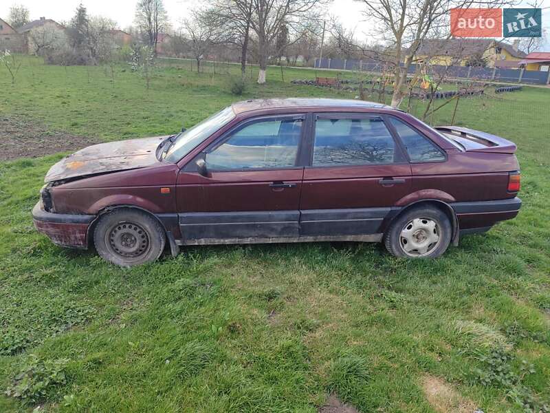 Седан Volkswagen Passat 1991 в Сокале