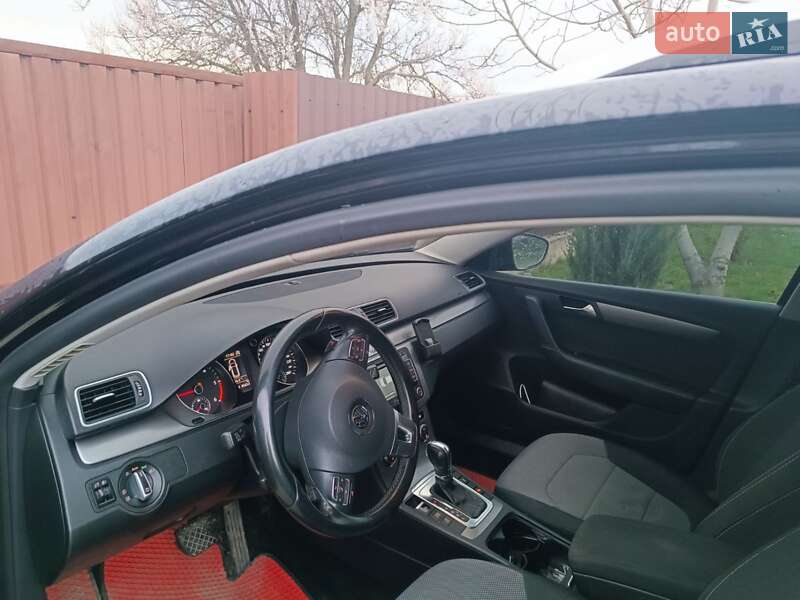 Универсал Volkswagen Passat 2012 в Новониколаевке