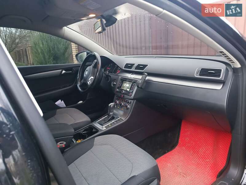 Универсал Volkswagen Passat 2012 в Новониколаевке