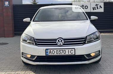 Седан Volkswagen Passat 2013 в Ужгороді