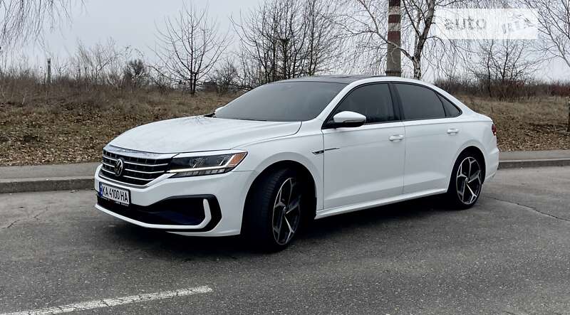 Седан Volkswagen Passat 2020 в Львове