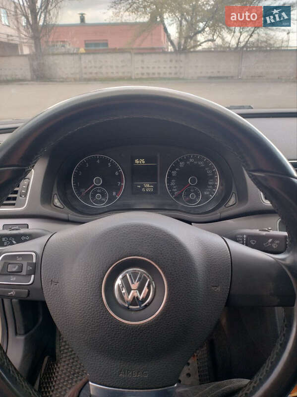Седан Volkswagen Passat 2014 в Києві фото 9 Седан Volkswagen Passat 2014 в Києві