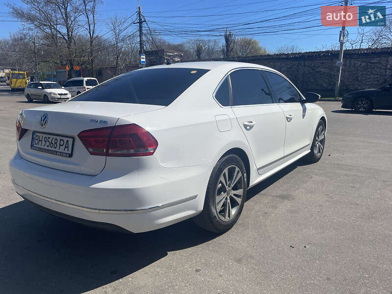 Седан Volkswagen Passat 2012 в Одессе