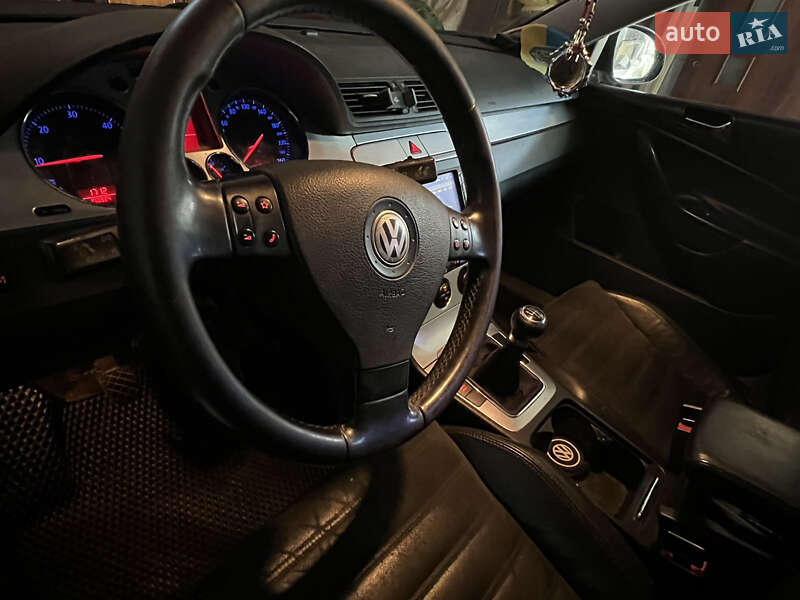 Седан Volkswagen Passat 2008 в Старом Самборе