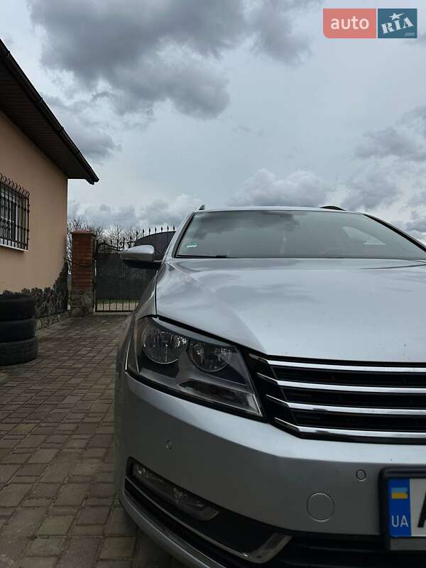 Универсал Volkswagen Passat 2012 в Долине