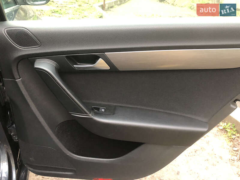 Универсал Volkswagen Passat 2013 в Киеве