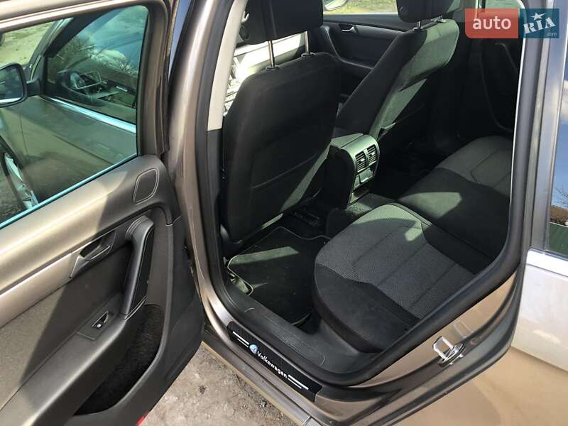 Универсал Volkswagen Passat 2011 в Ружине