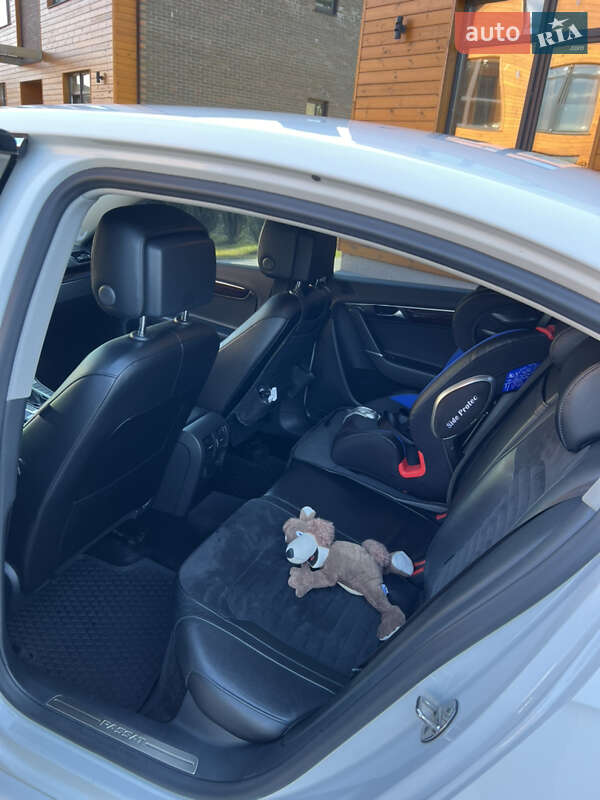 Седан Volkswagen Passat 2012 в Днепре