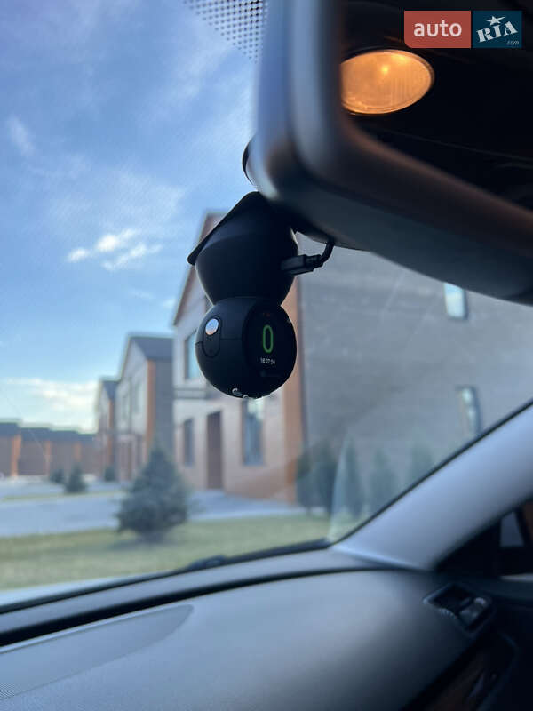 Седан Volkswagen Passat 2012 в Днепре