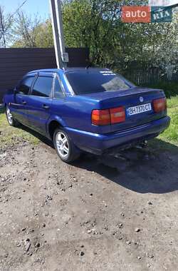 Седан Volkswagen Passat 1993 в Измаиле