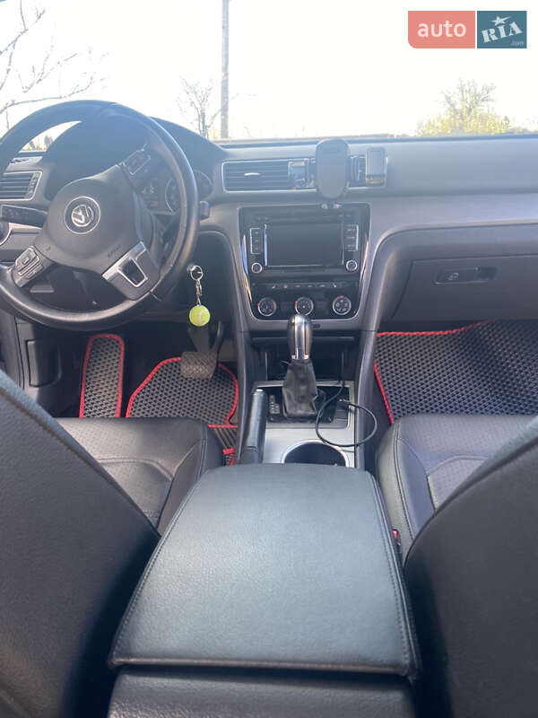 Седан Volkswagen Passat 2013 в Киеве