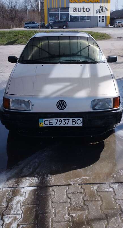 Седан Volkswagen Passat 1992 в Кельменцах