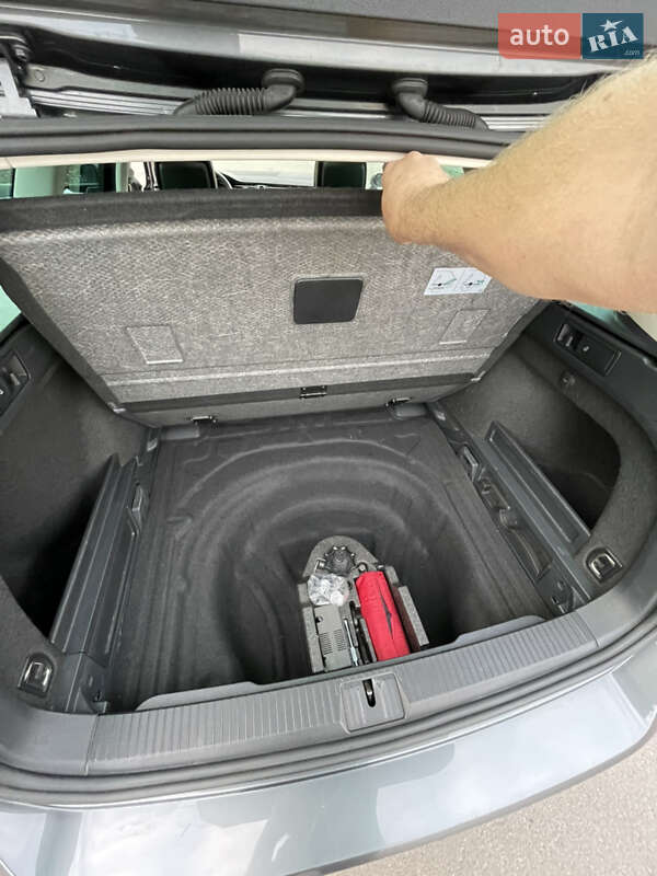 Универсал Volkswagen Passat 2015 в Киеве фото 16 Универсал Volkswagen Passat 2015 в Киеве