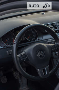 Универсал Volkswagen Passat 2011 в Нововолынске