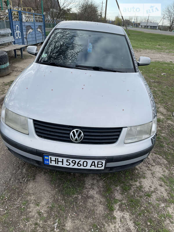 Седан Volkswagen Passat 1996 в Великій Михайлівці