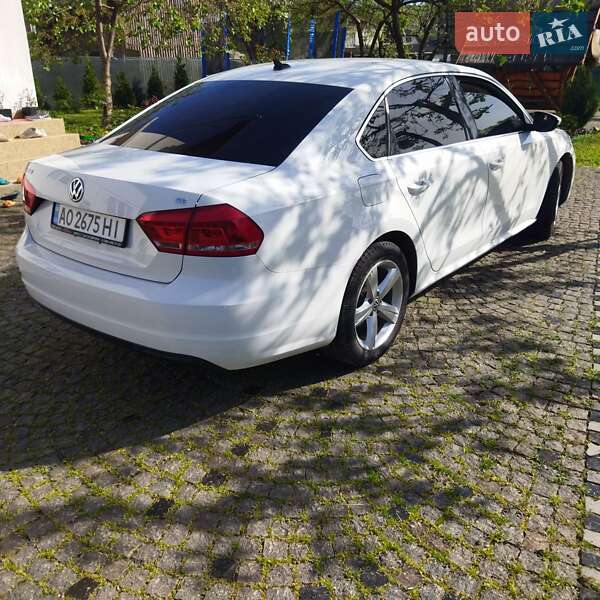 Седан Volkswagen Passat 2012 в Іршаві