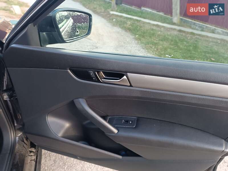 Седан Volkswagen Passat 2013 в Виннице