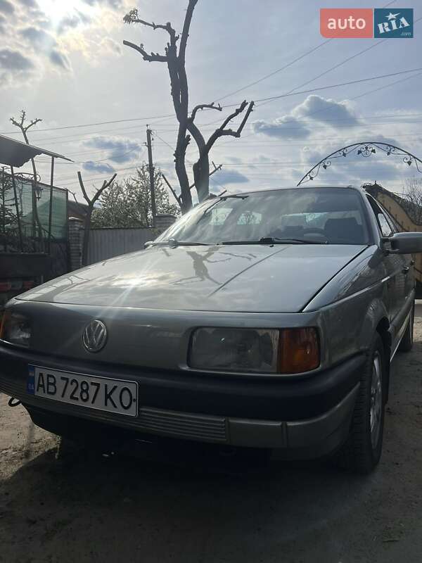 Седан Volkswagen Passat 1989 в Гайсине
